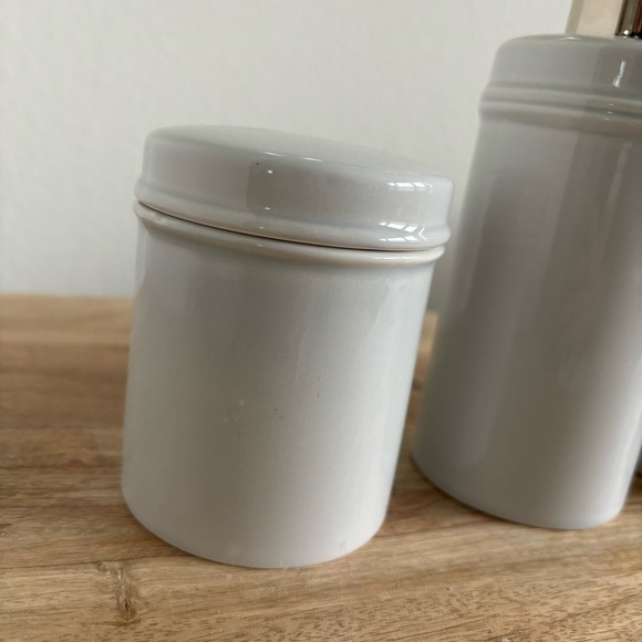 ❌ 3 Pc Ceramic Bathroom Set — Soap Dispenser Toothbrush Holder Cotton Swab Jar - Picture 4 of 8